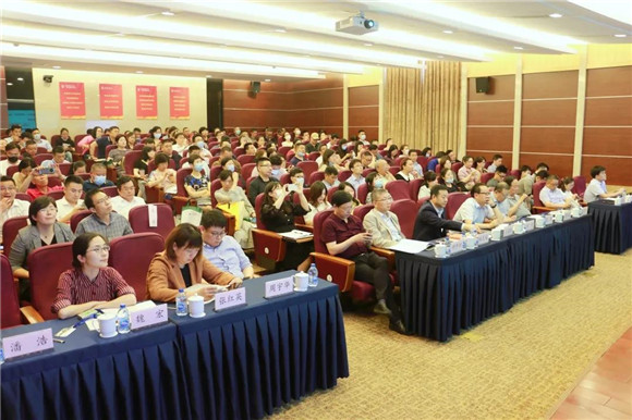 上海市學(xué)校后勤協(xié)會(huì)公寓與物業(yè)管理專業(yè)委員會(huì)2021年工作年會(huì)順利召開，推動(dòng)教育管理高質(zhì)量發(fā)展